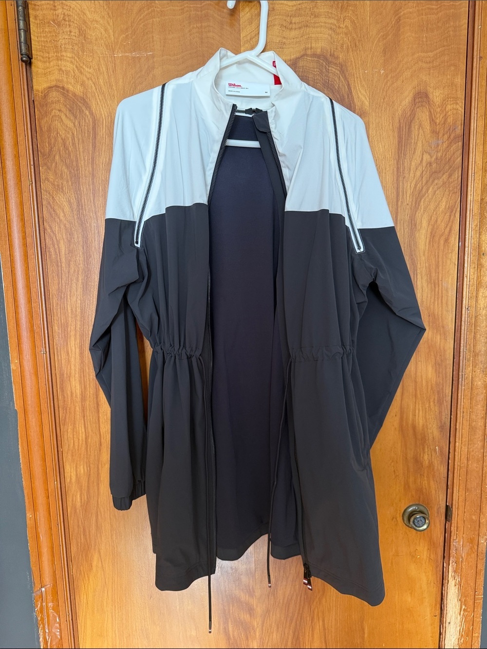 RARE Wilson White Windbreaker Jacket with Black Zipper Accents - Picture 9 of 12